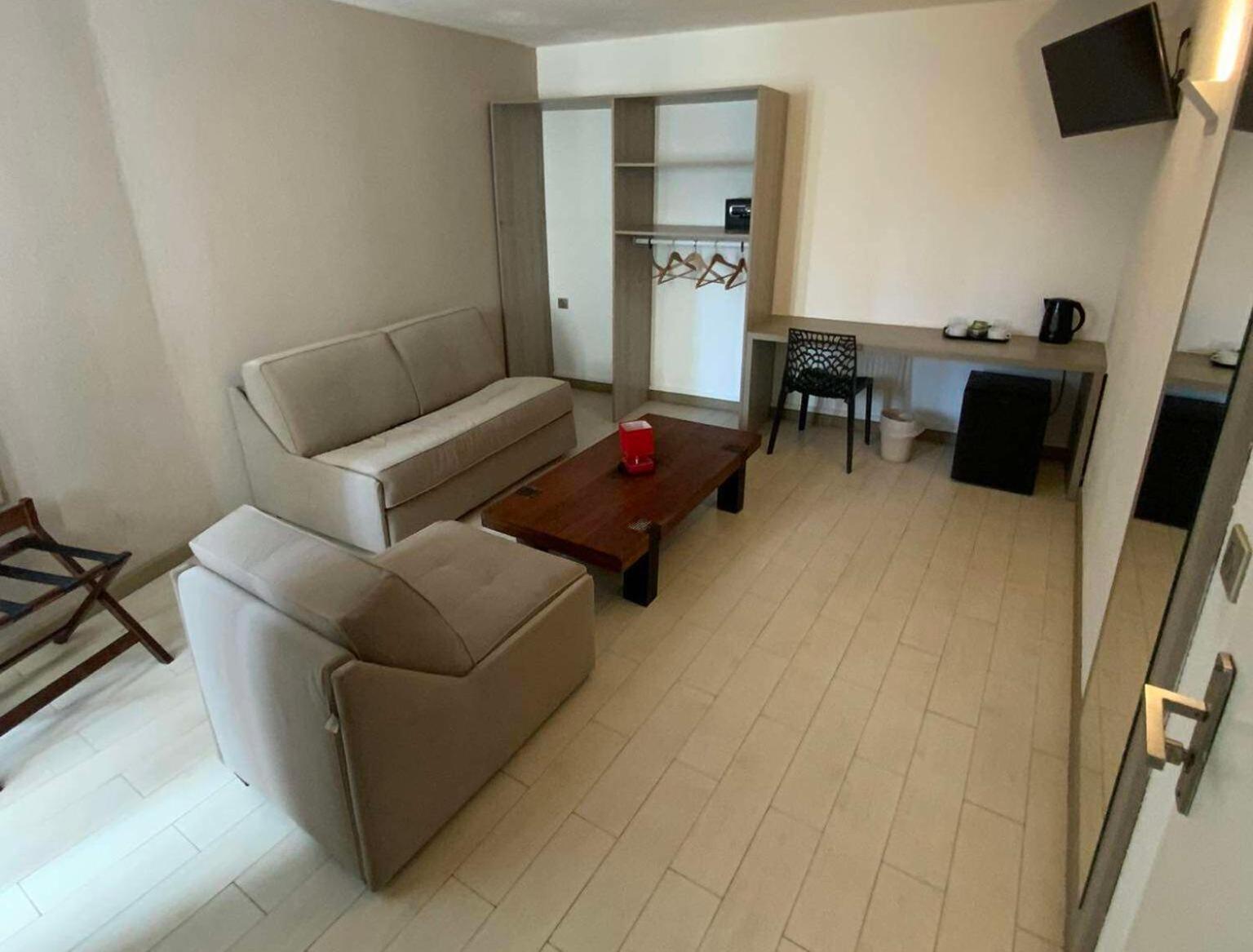 Hotel Des Amandiers Καγιέν Εξωτερικό φωτογραφία